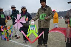 凧を紹介している写真12