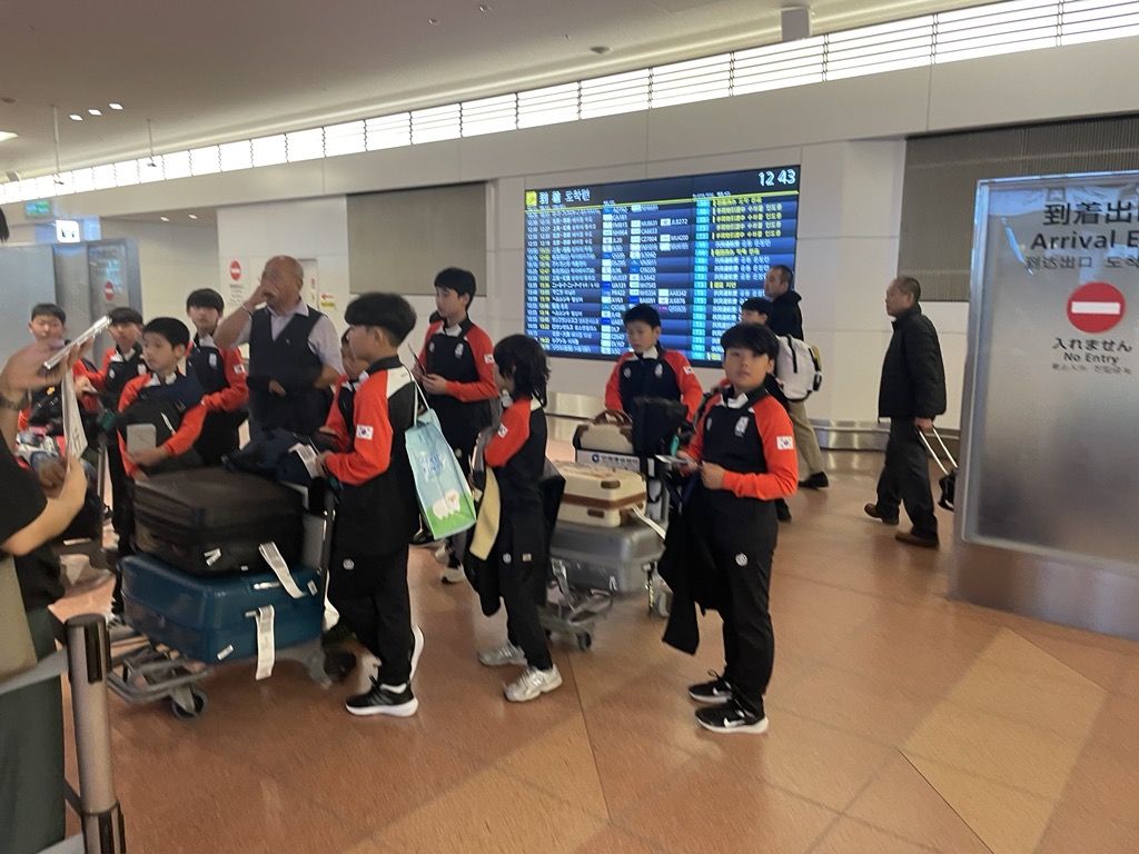 烏山市選手団空港到着1