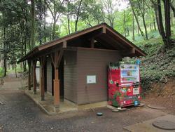 日和田山登山口にある自動販売機の写真
