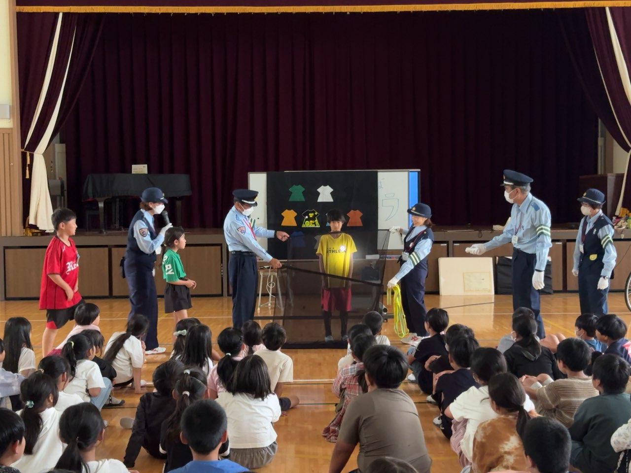 反射材を身に付けて(3・4年生)