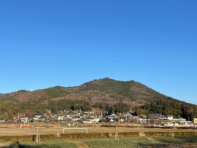 元日の巾着田から見た日和田山