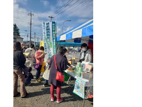 環境課ブースの前