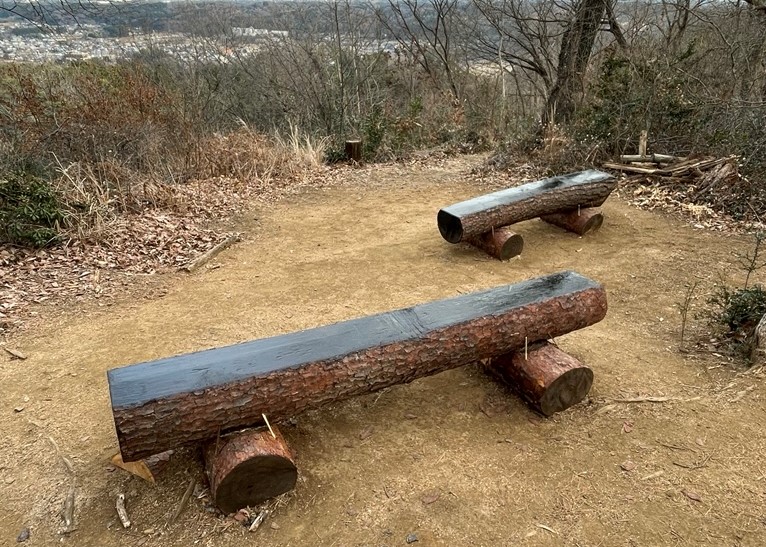 木製ベンチ