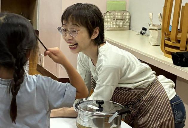 主任児童委員が放課後子ども教室へ参加している様子