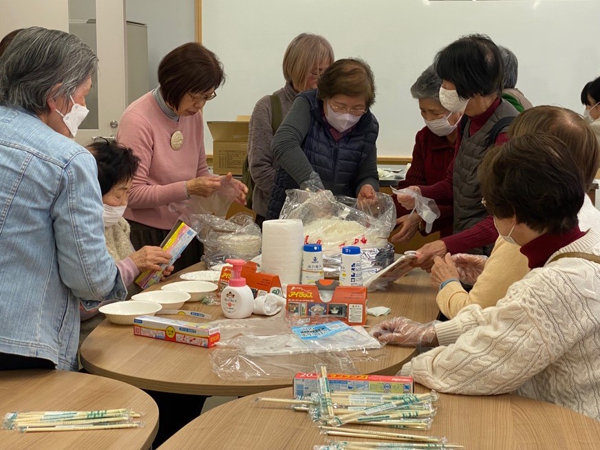 ご飯をほぐしているところ