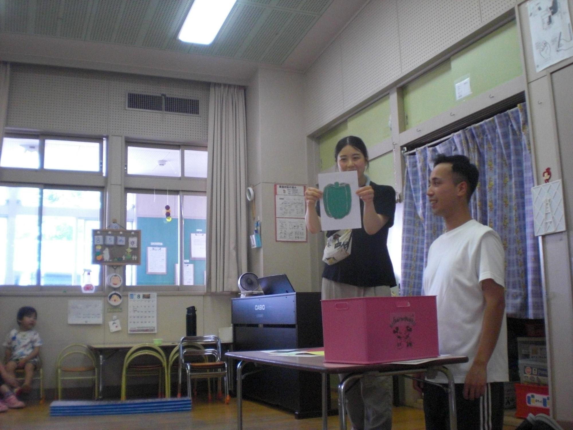 ピーマンに当てはまる色は緑でした。