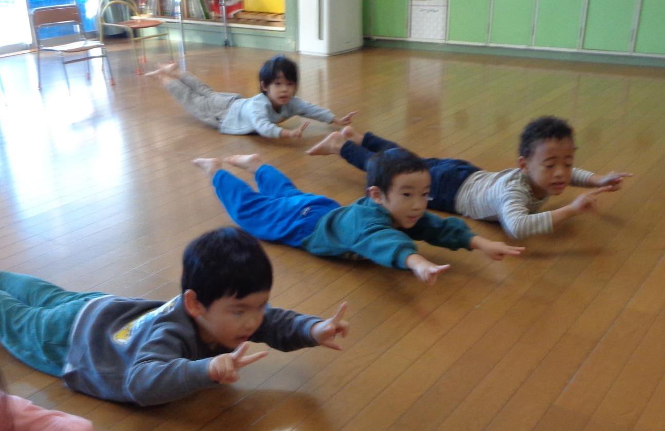 3歳児リズム（エビぞり）