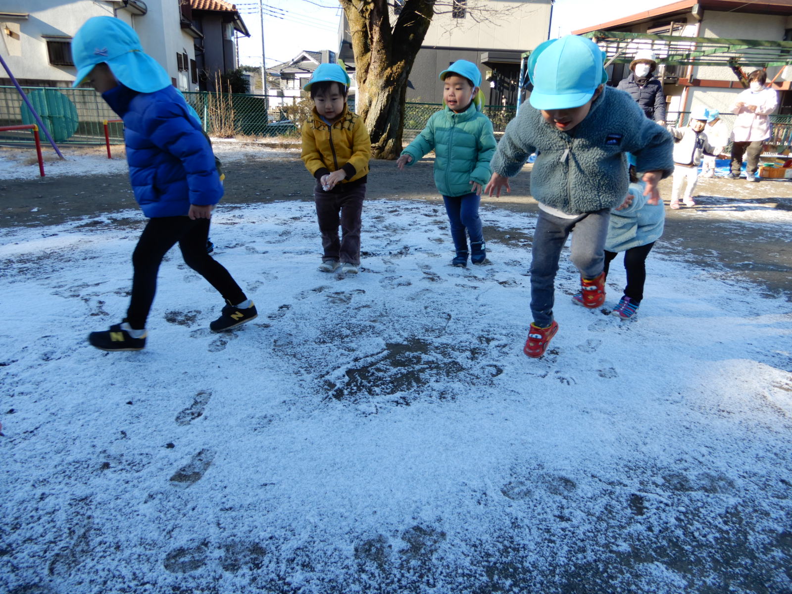 雪を踏んでいるところ