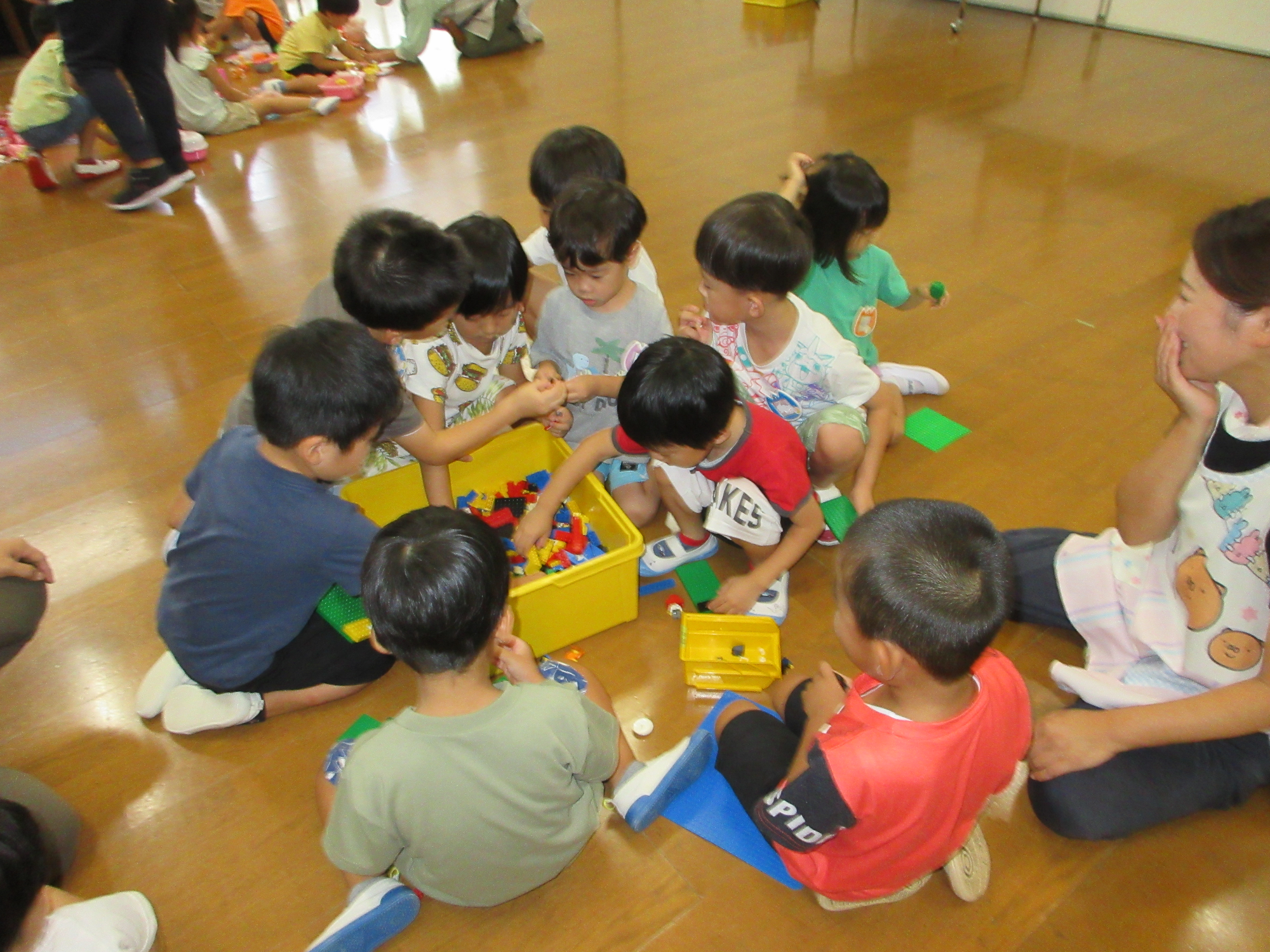 みんなでブロック遊び