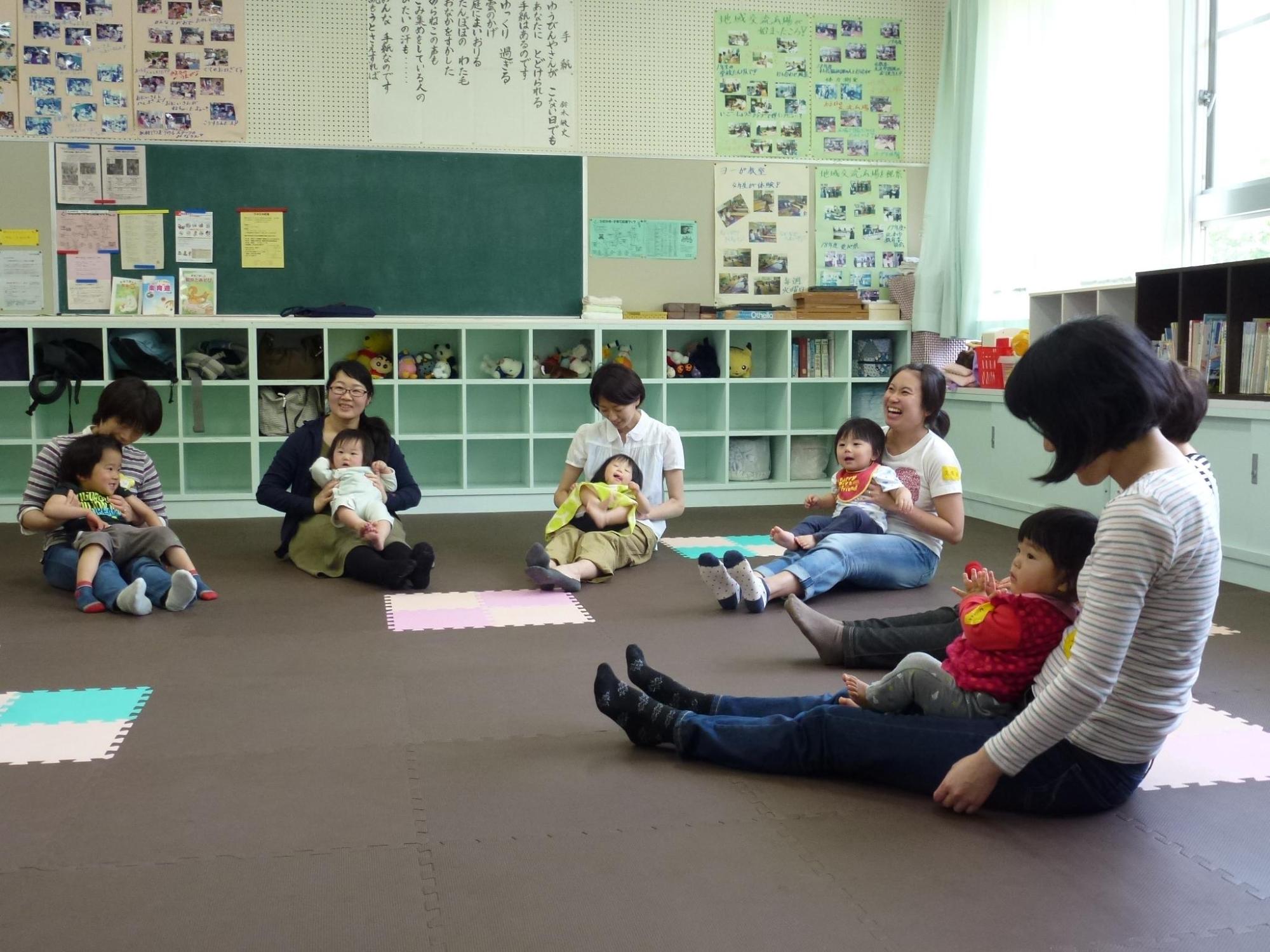 ぴよぴよ広場 （武蔵台小学校地域交流広場）