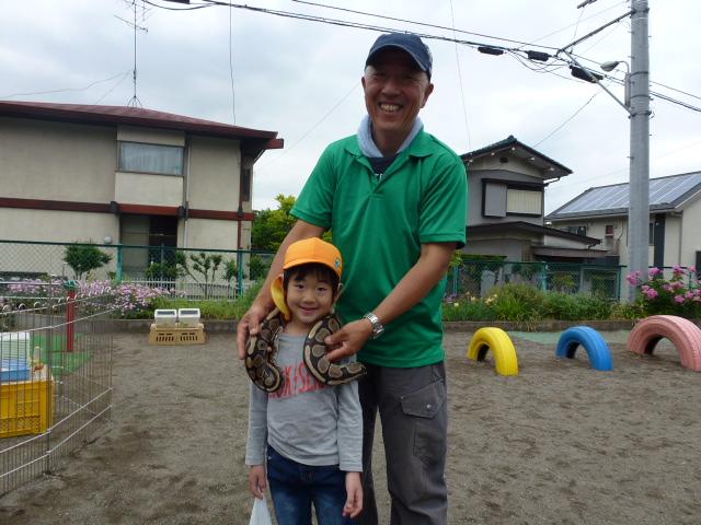 ヘビと動物園の方