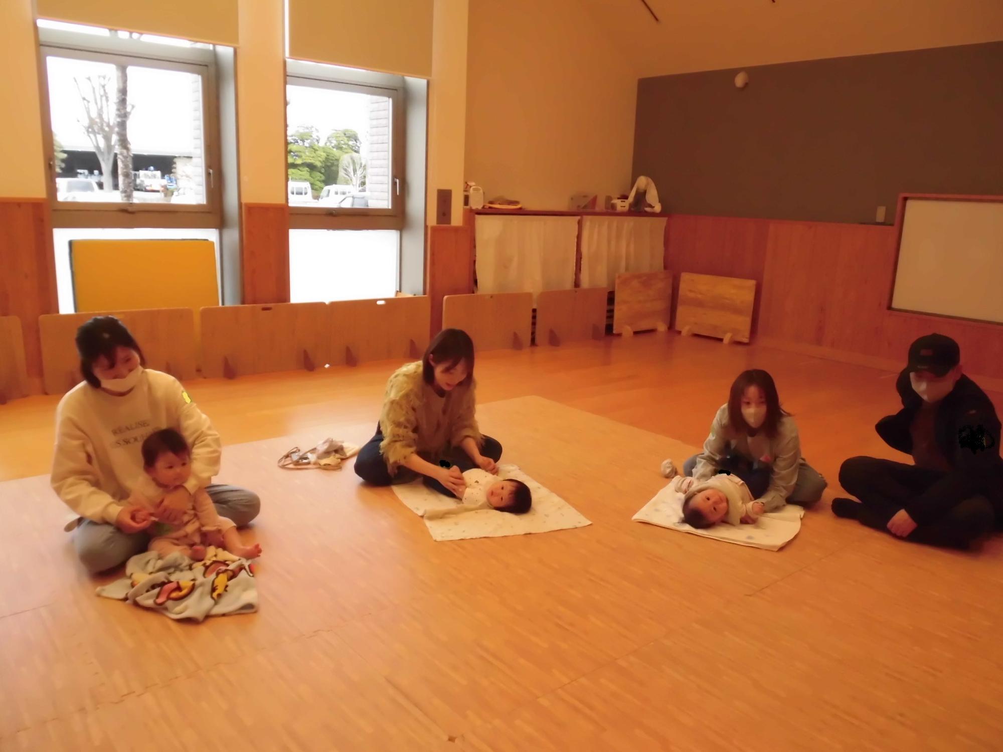 わらべうたベビーマッサージ（ぬくぬく）3月16日