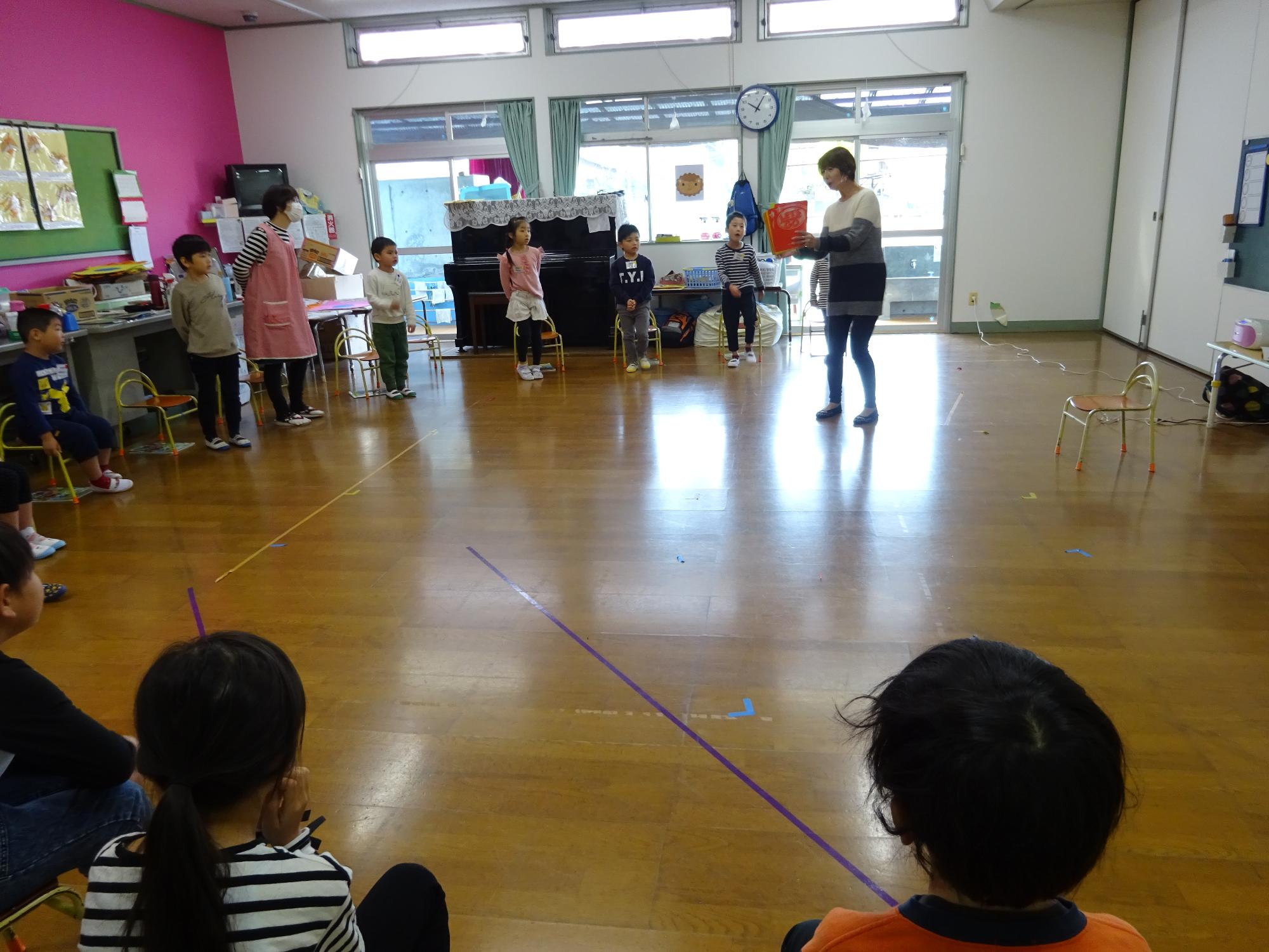 グループに分かれて対決