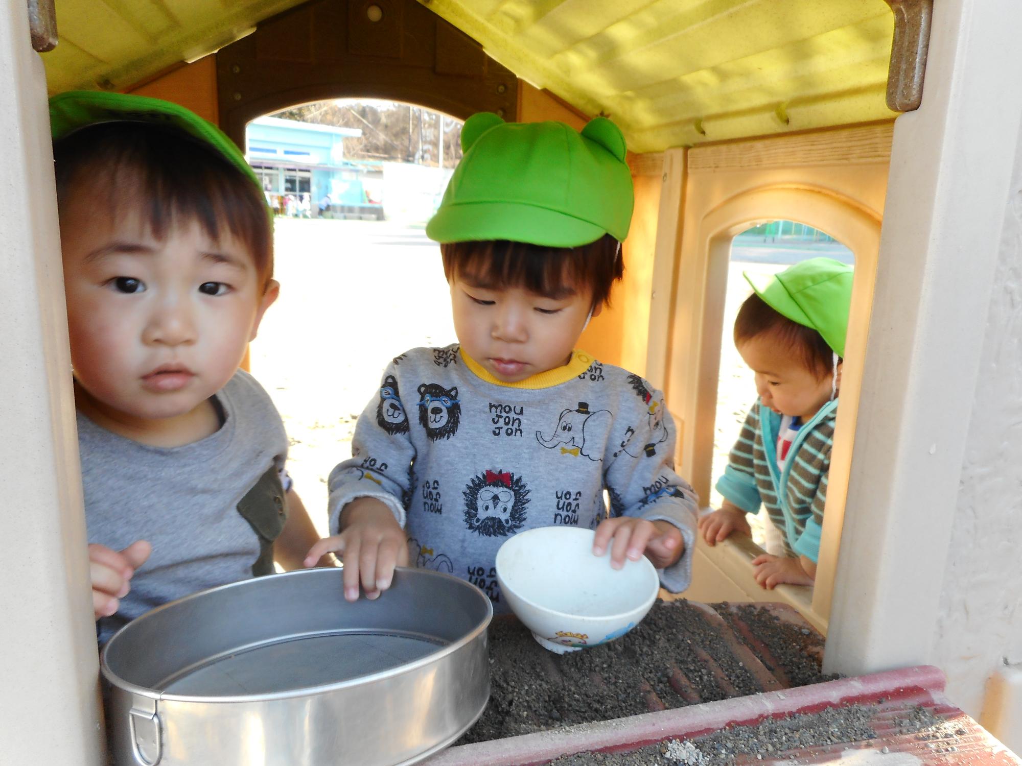 0歳児ひよこぐみの生活の様子（高根保育所）