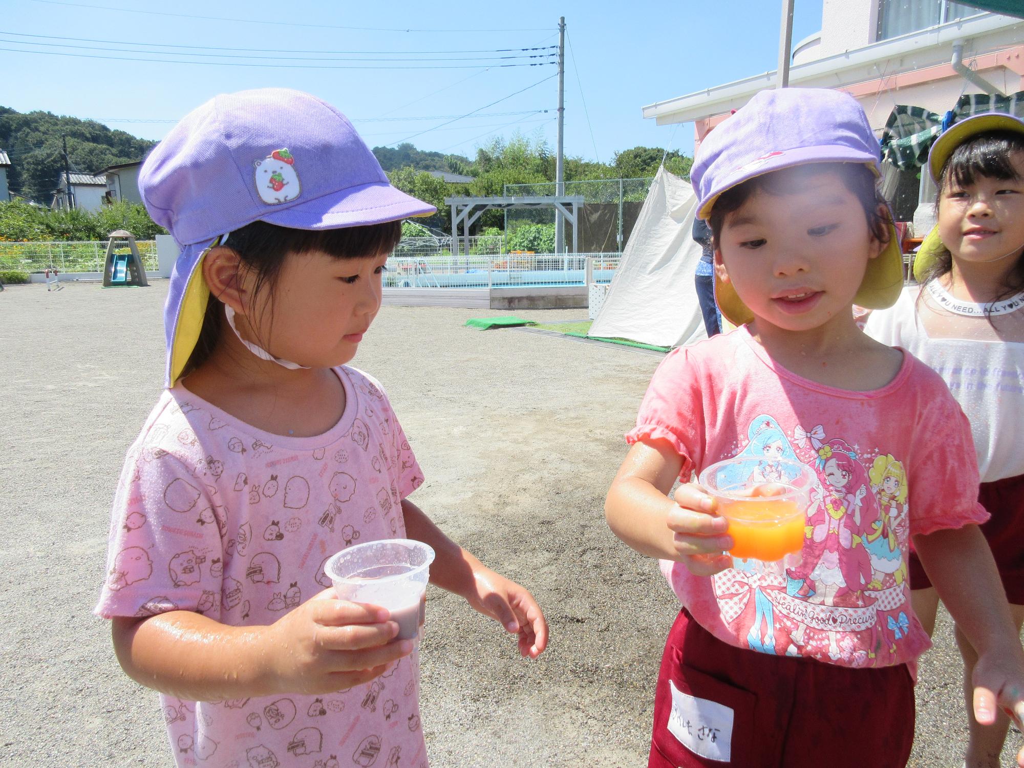 担任の先生を紹介している様子