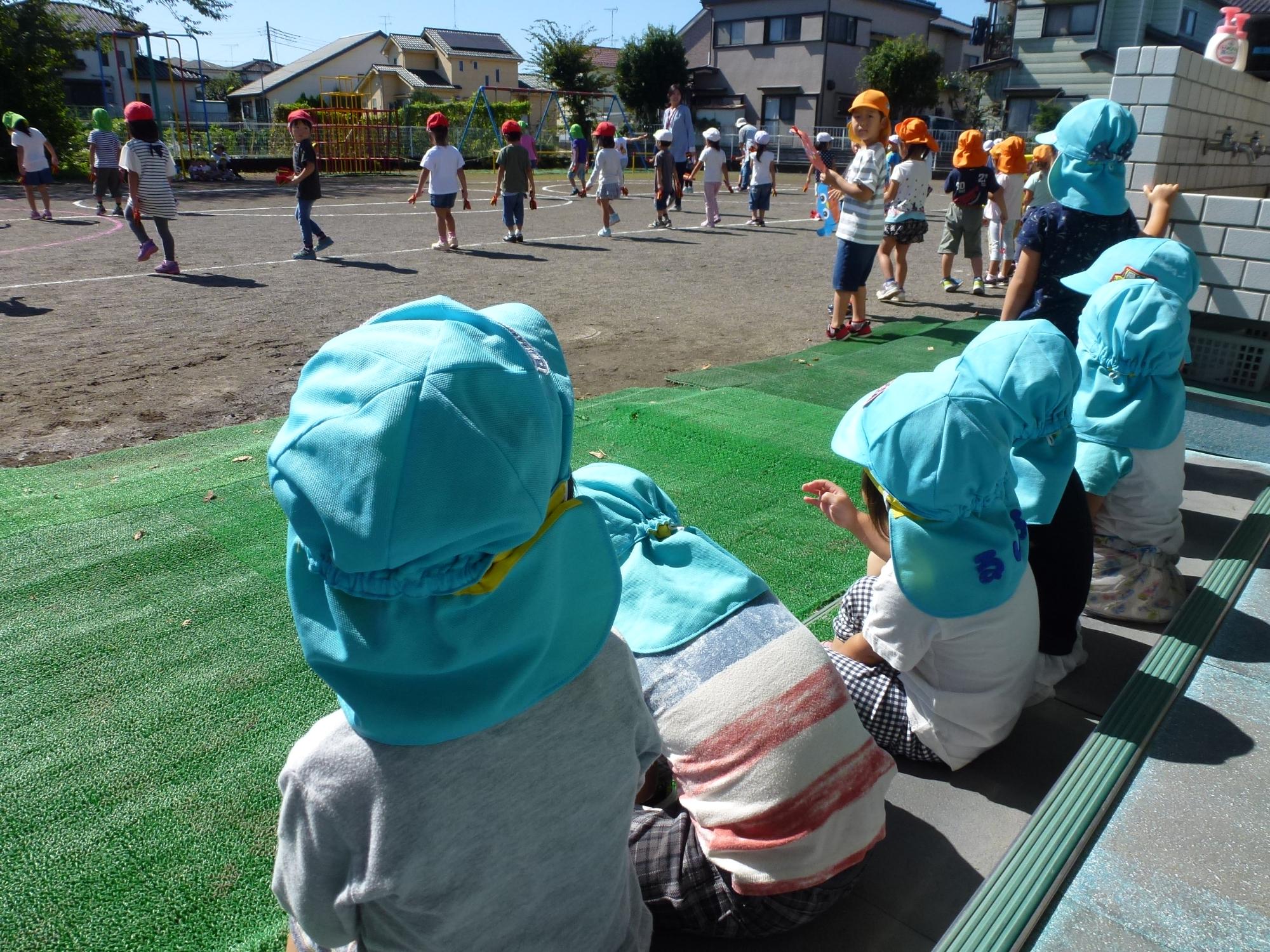 運動会練習を見学しているところ