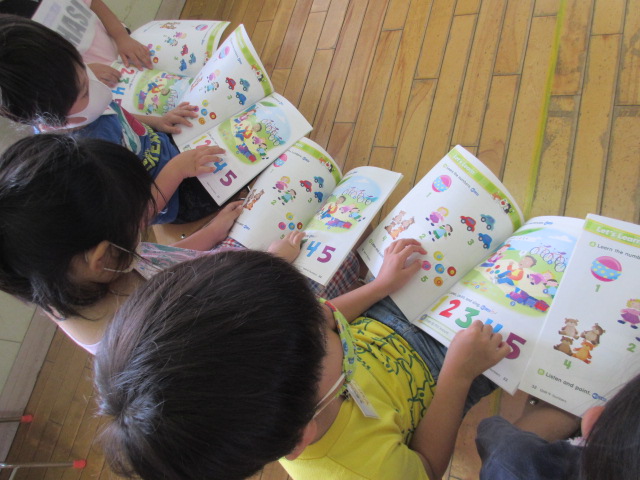テキストを使って学んでいます。