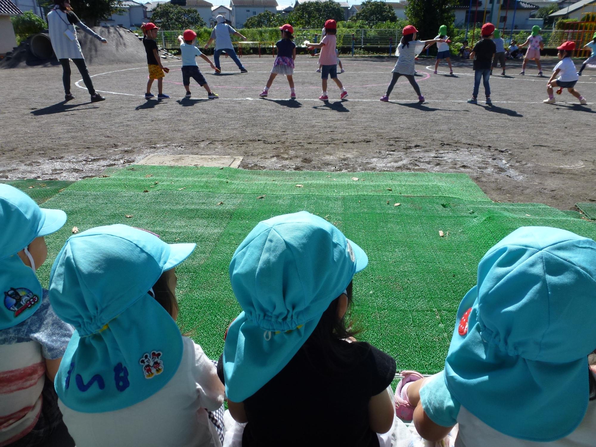 運動会練習を見学しているところ2