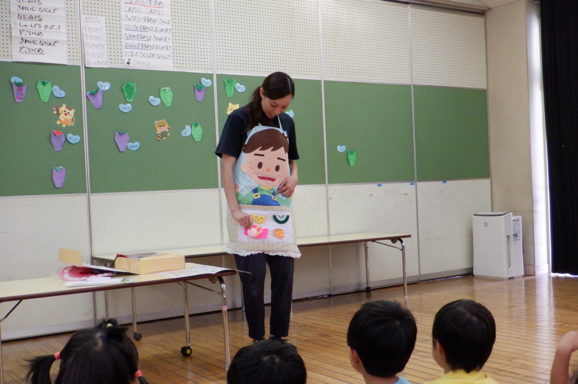 食育についての話を聞いているところ