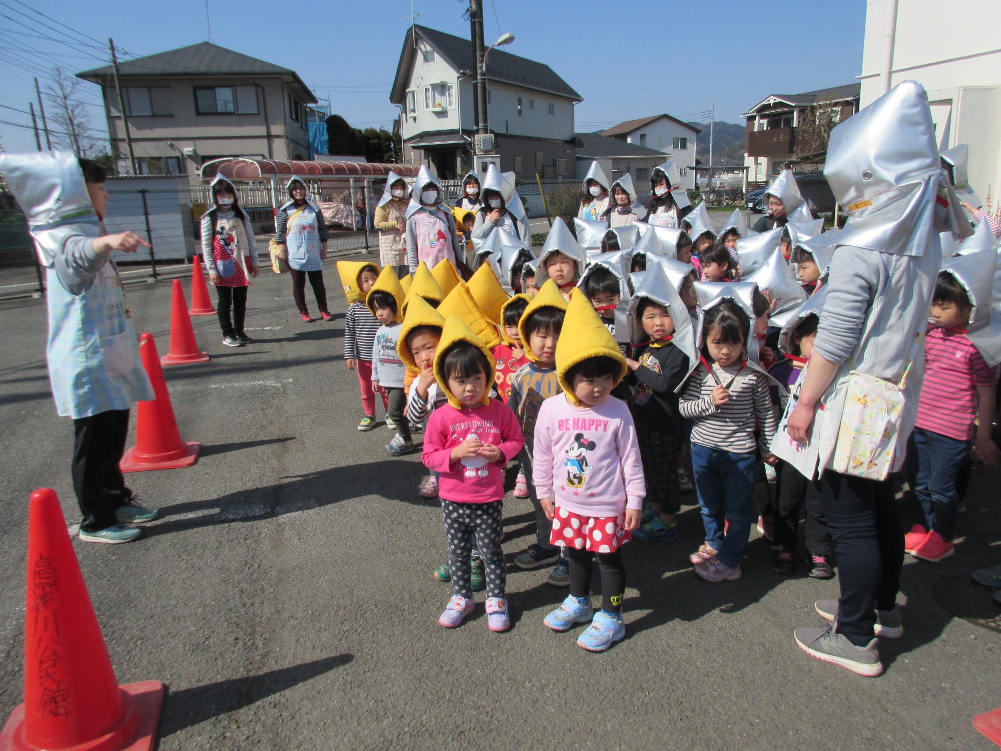 公民館に避難した様子