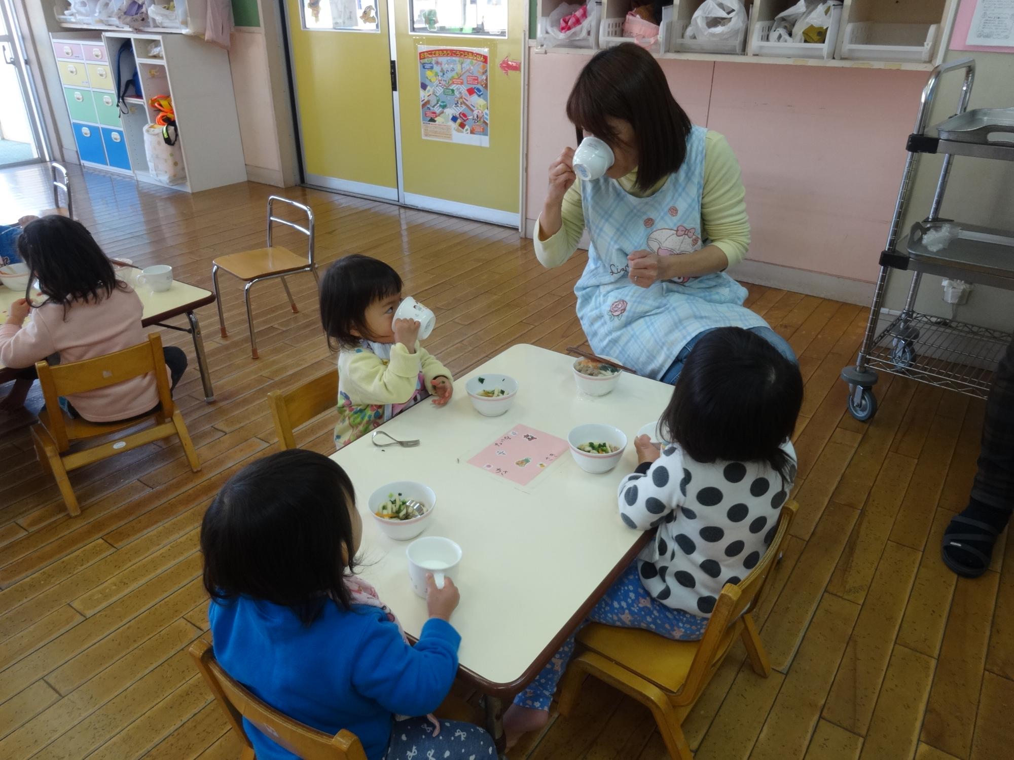 おやつの時間の様子