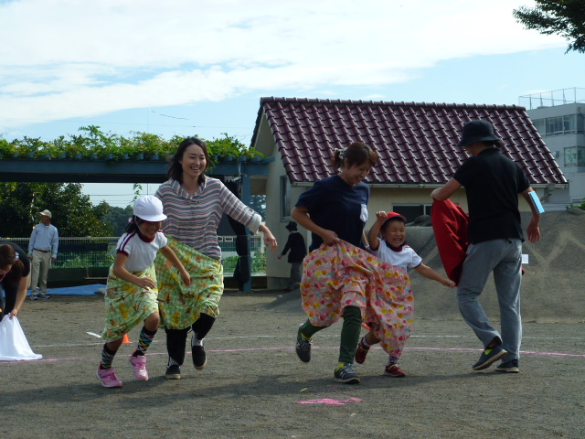 4,5歳親子競技をする親子