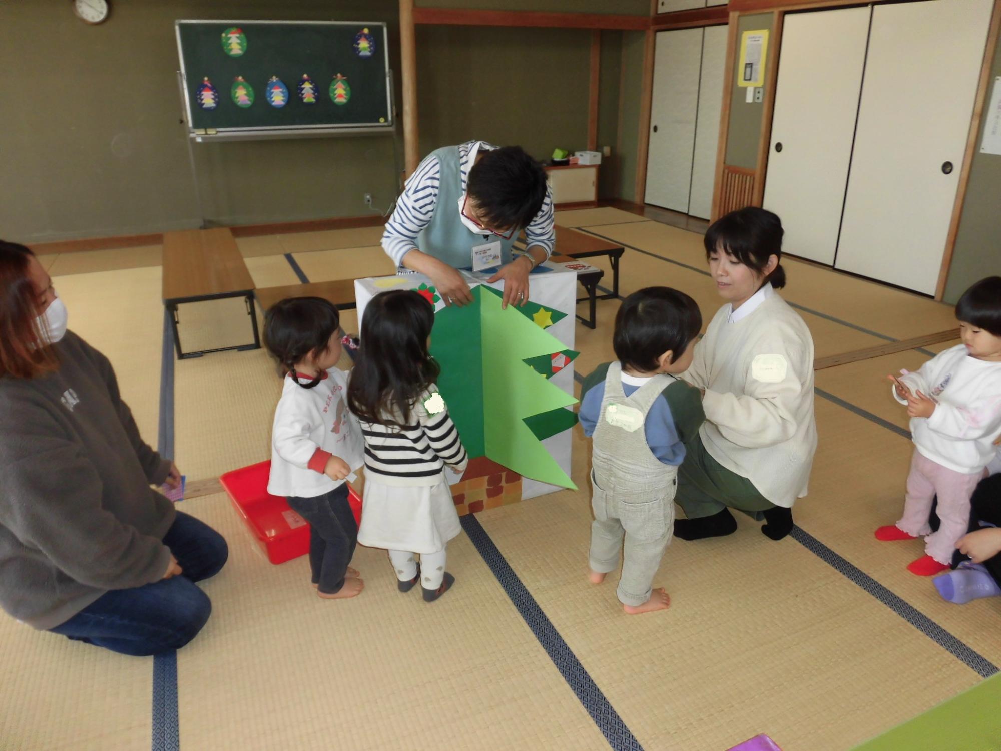 クリスマス飾りを飾っています。