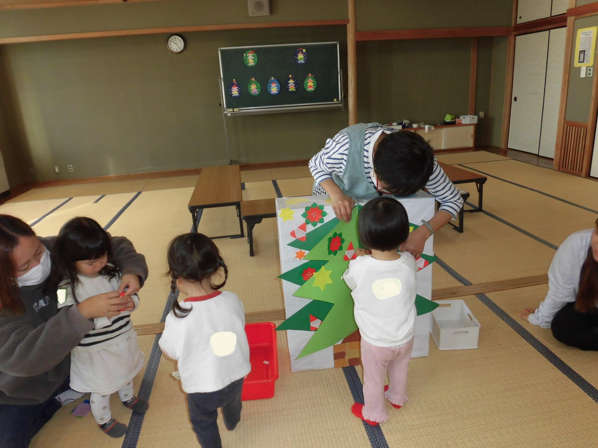 クリスマス飾りを飾っています。