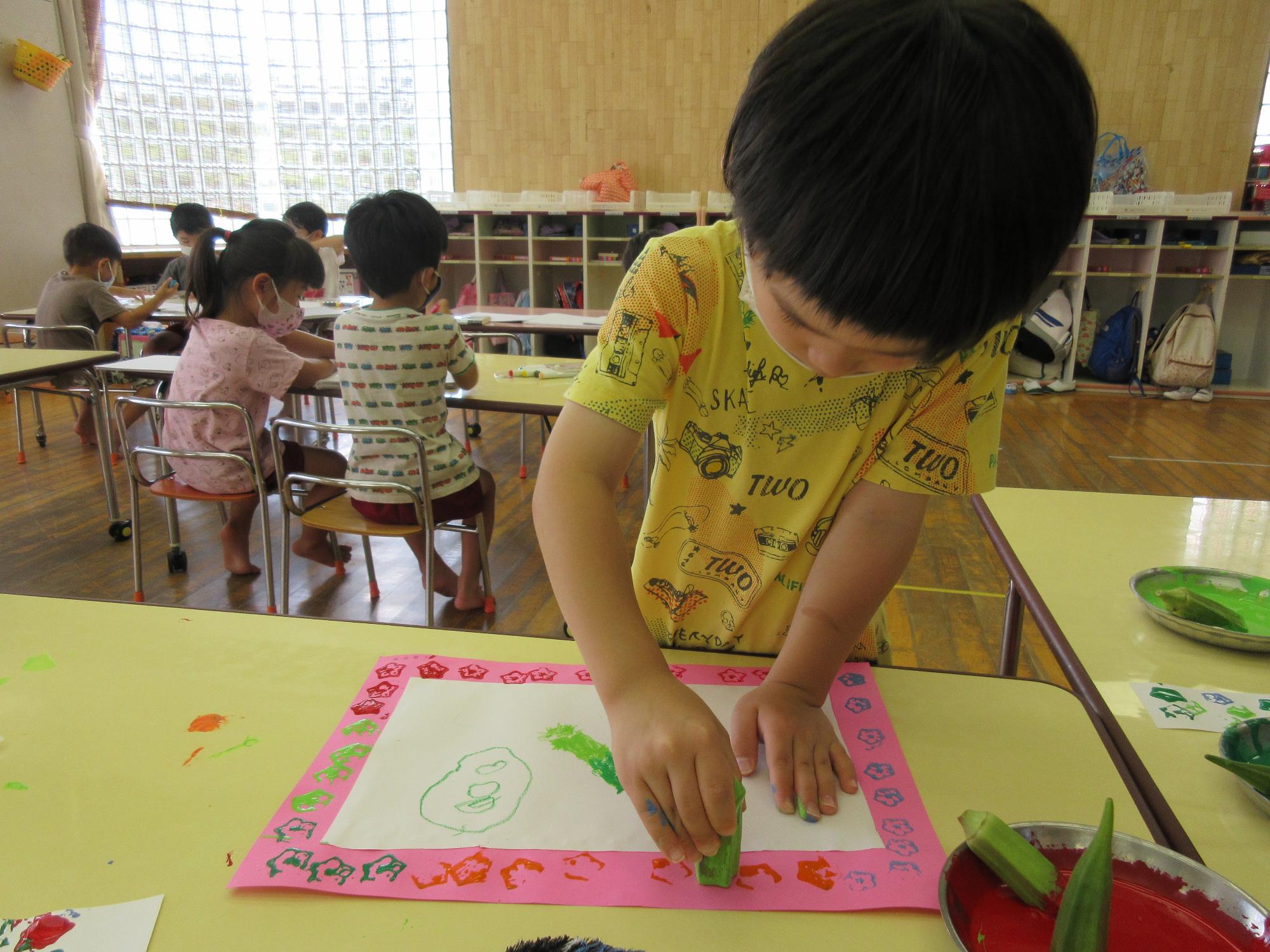 はじめの会と書かれている看板ときれいな装飾