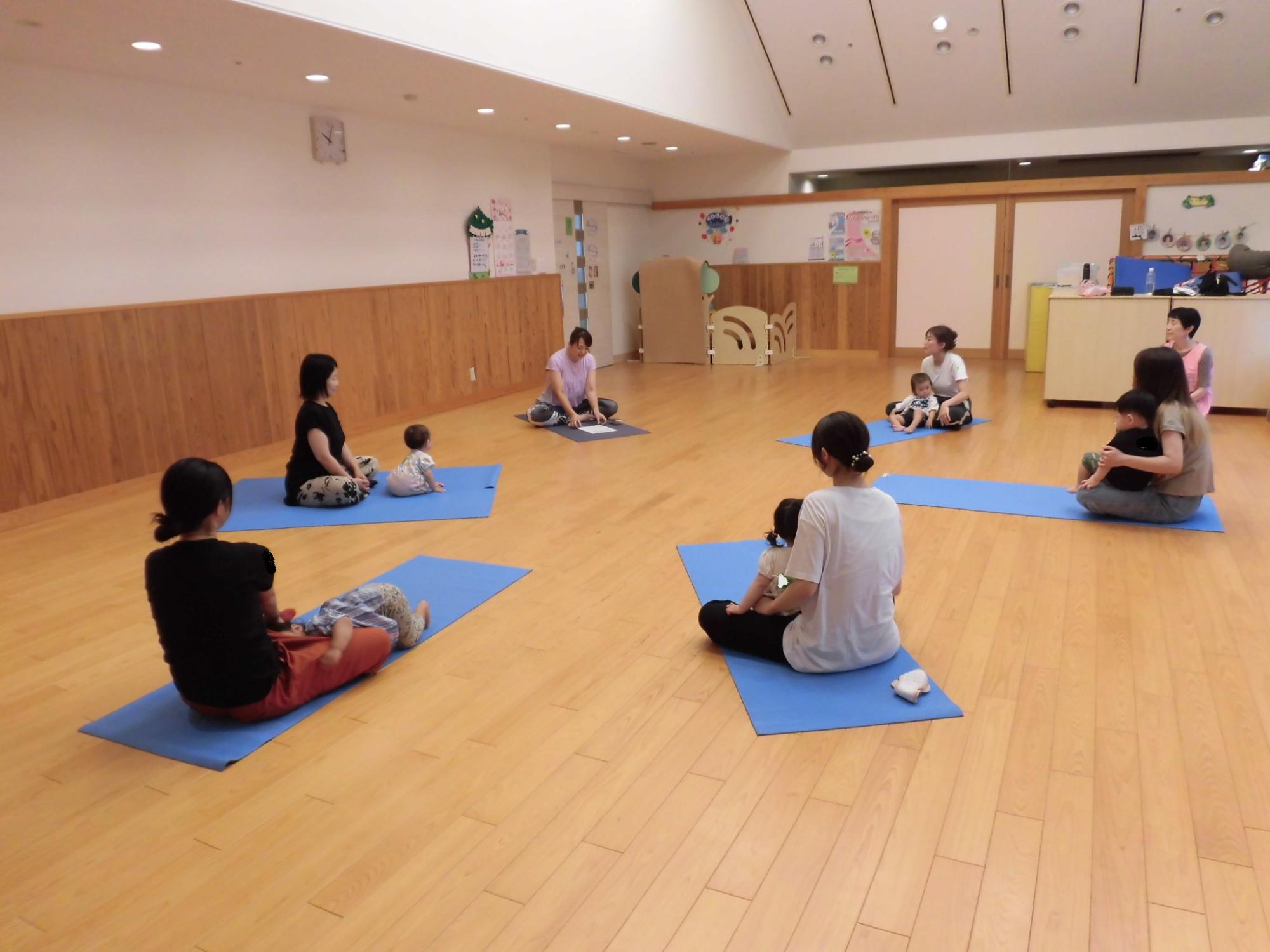 親子ふれ愛ヨガ