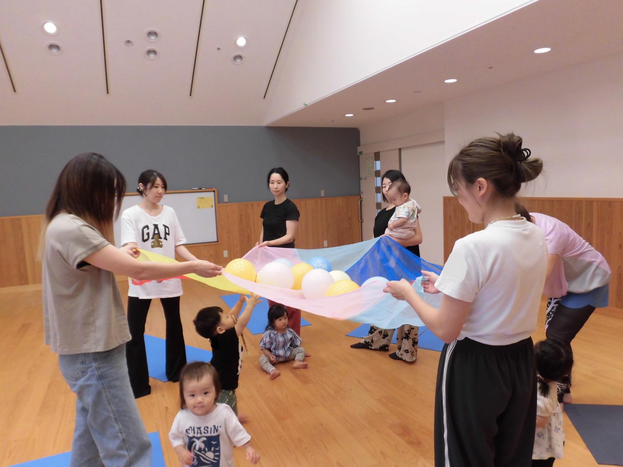 親子ふれ愛ヨガ