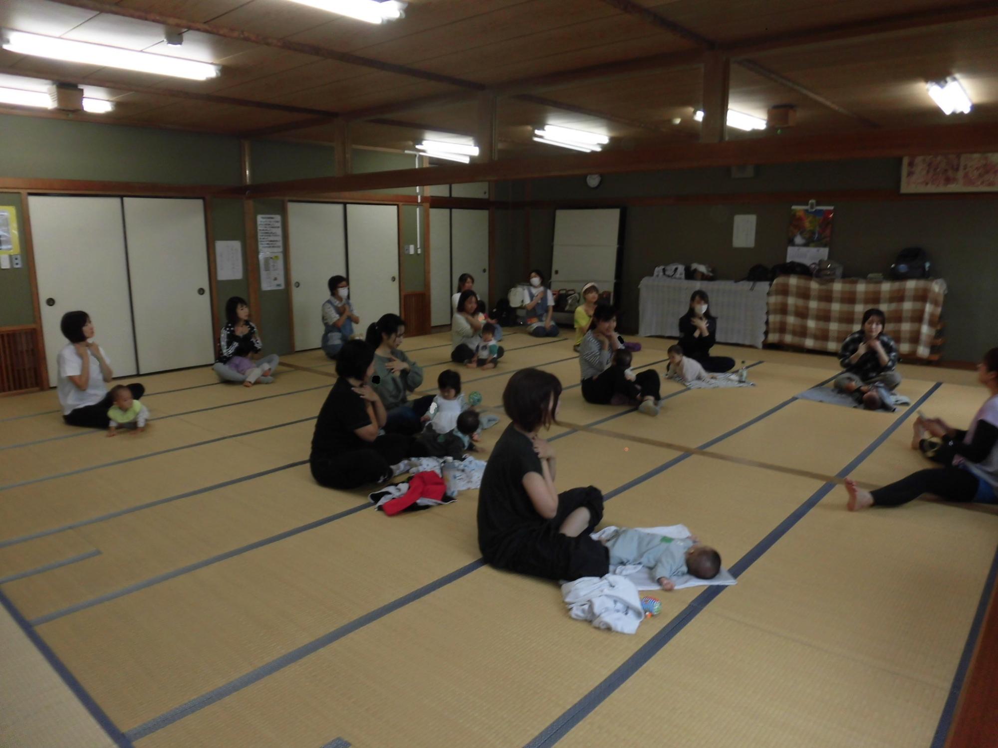 親子ふれ愛ヨガ