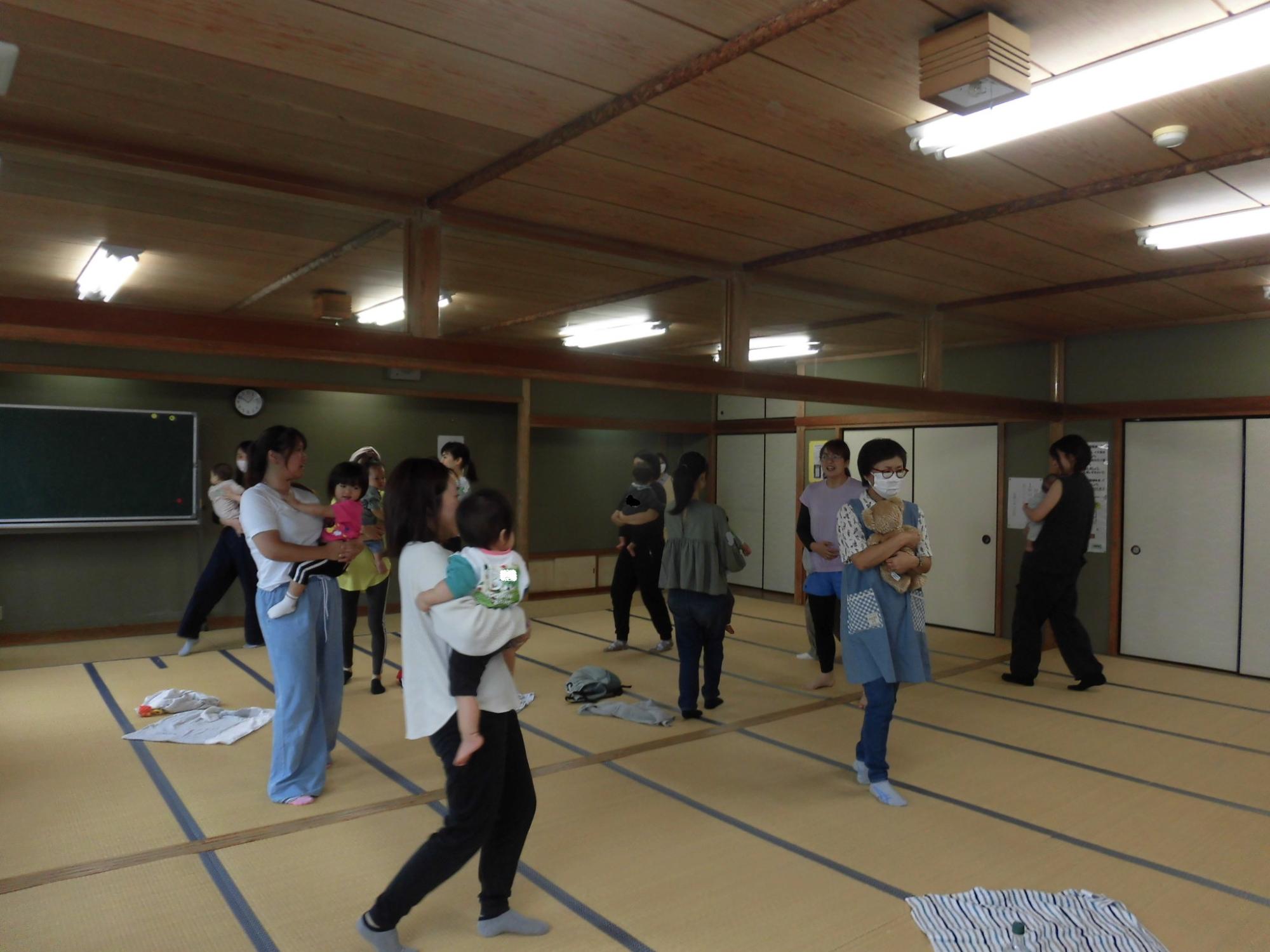 親子ふれ愛ヨガ