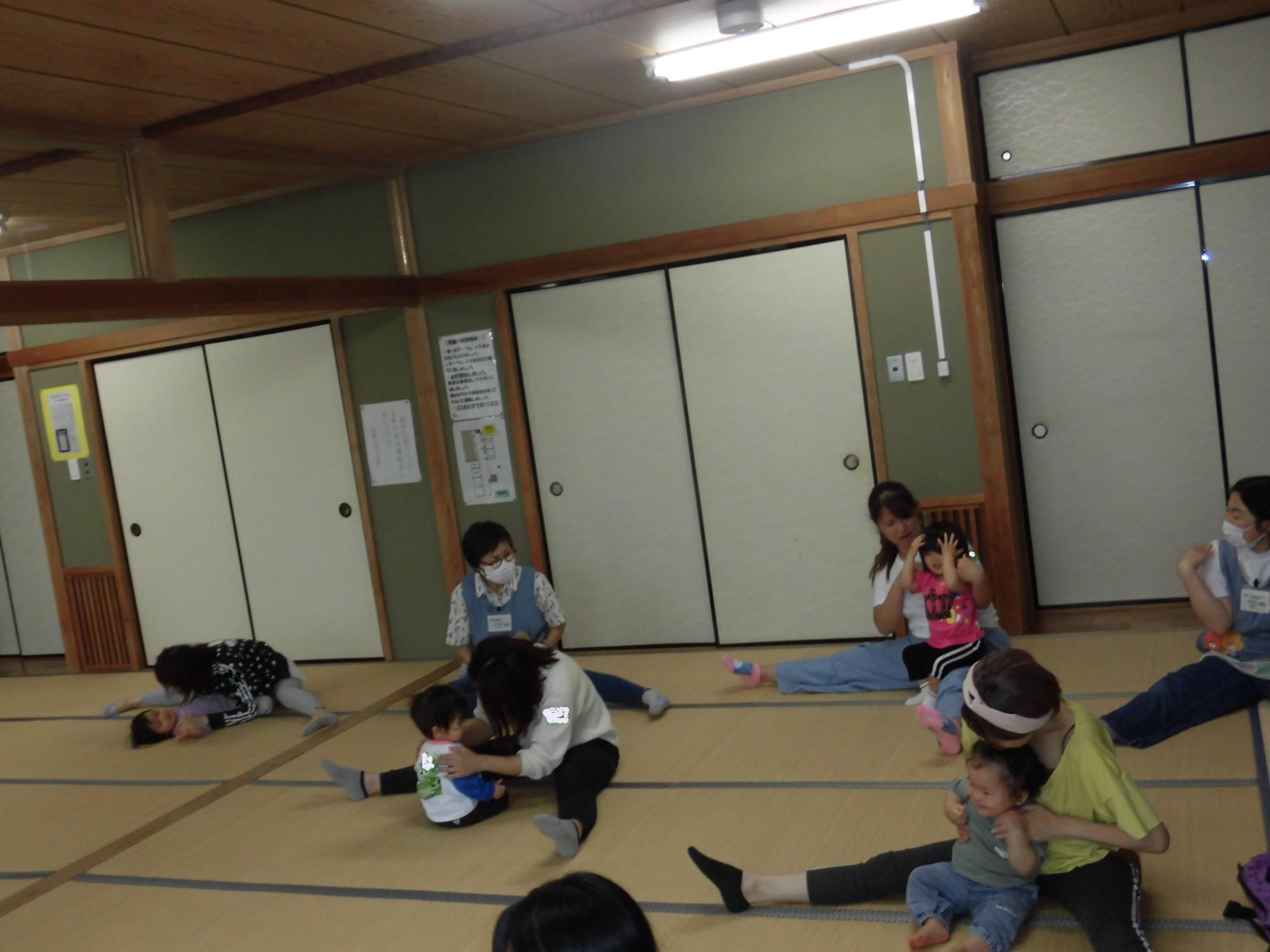 親子ふれ愛ヨガ