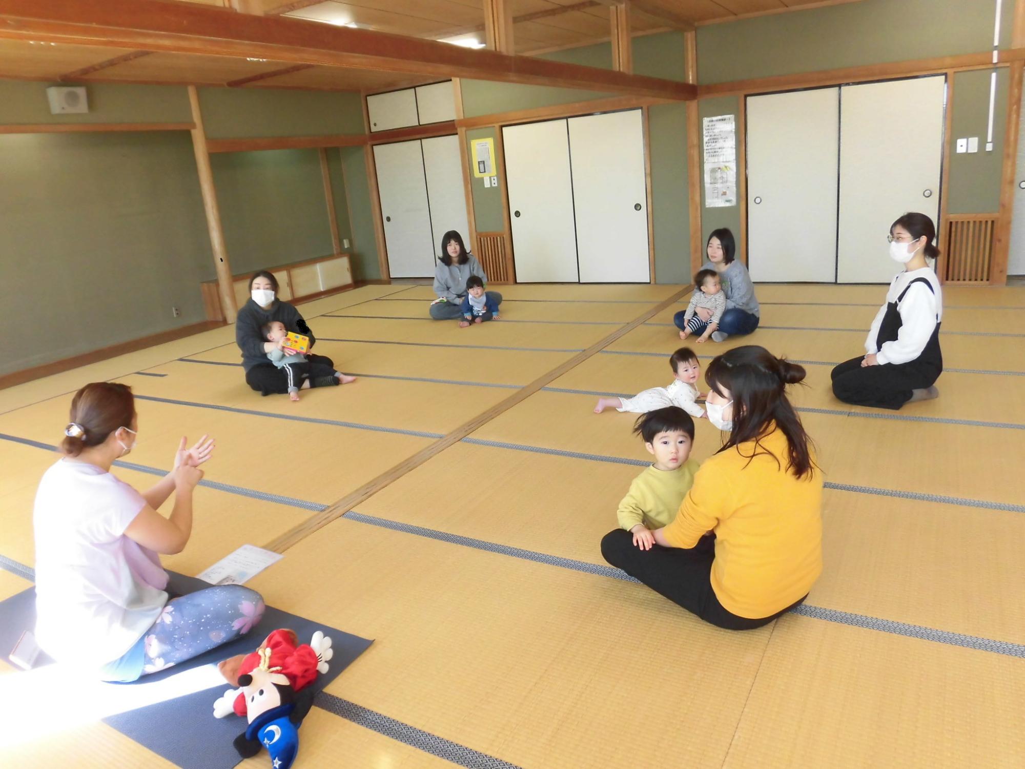 親子ふれ愛ヨガ