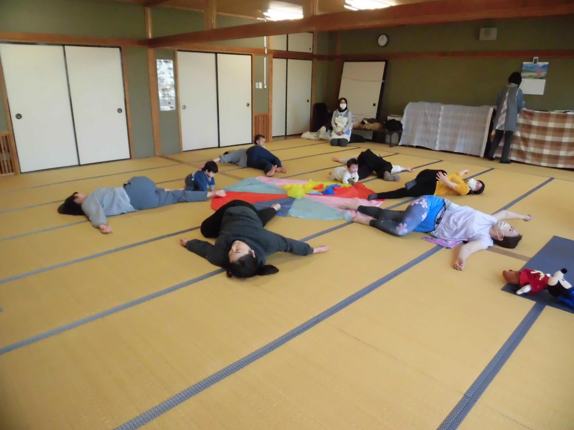 親子ふれ愛ヨガ