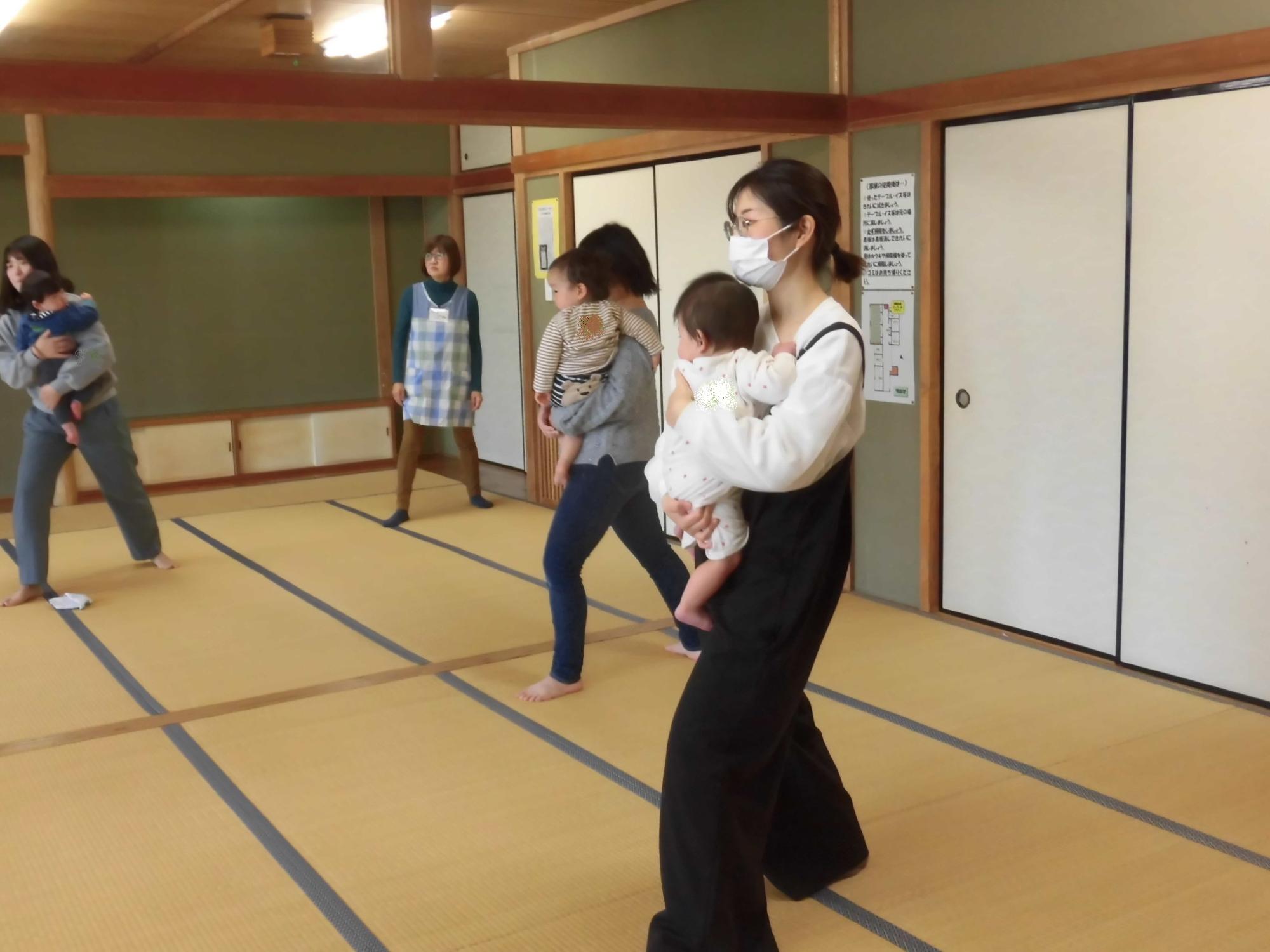 親子ふれ愛ヨガ