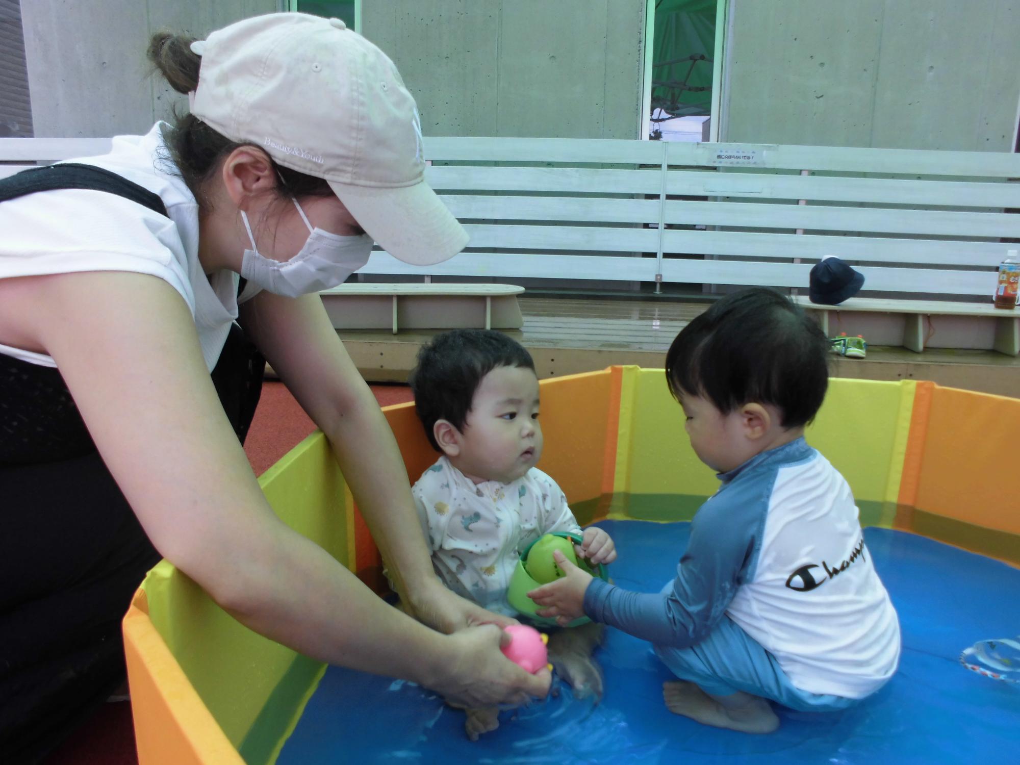 今年度最後のプールで水遊び8月23日（ぬくぬく)