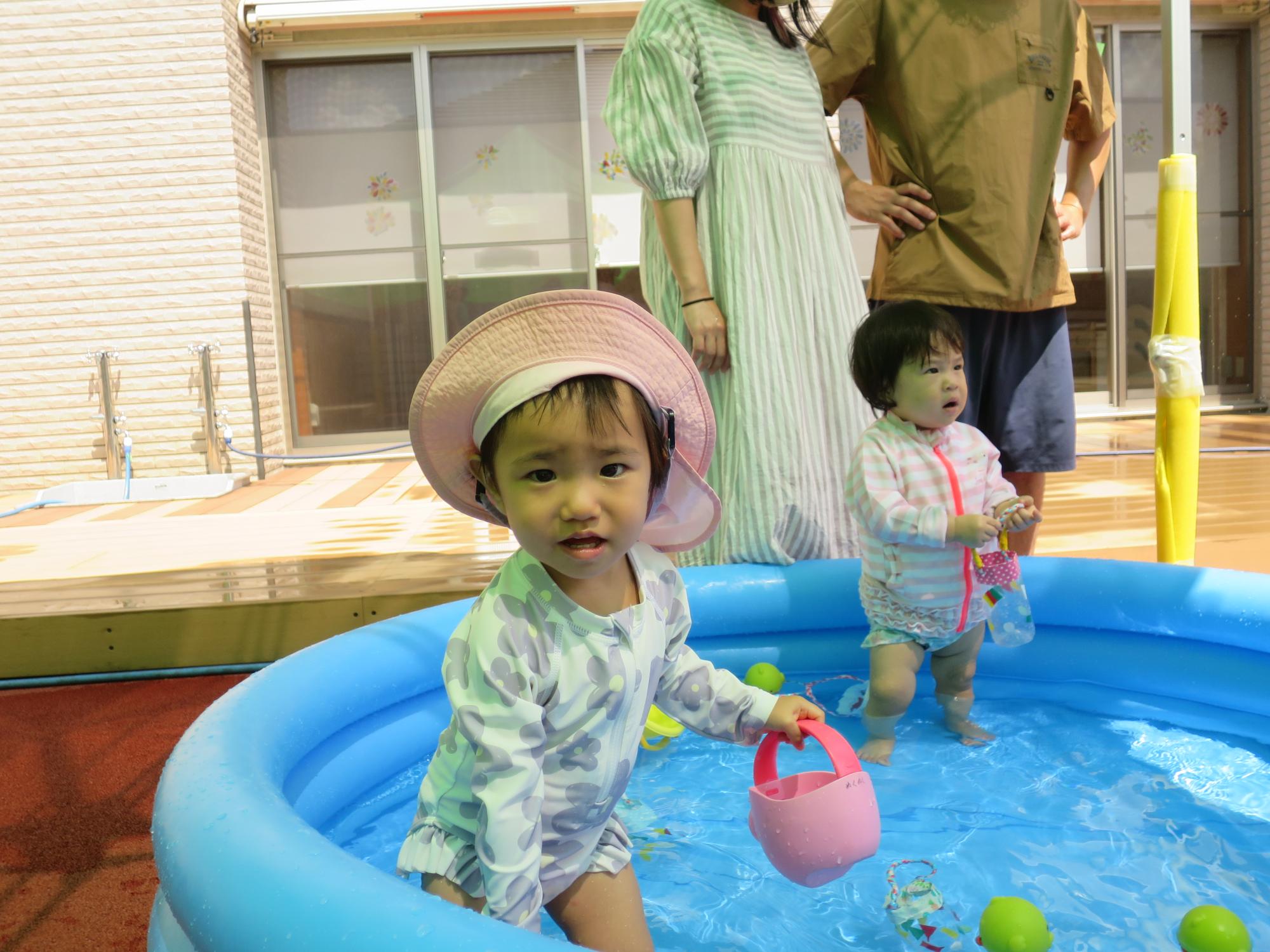 プールで水遊び（ぬくぬく）8月15日