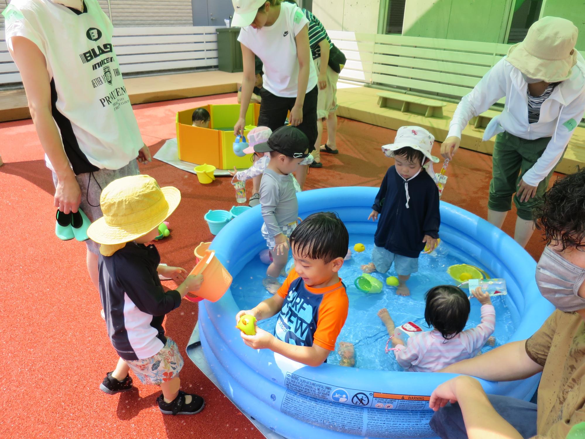 プールあそび