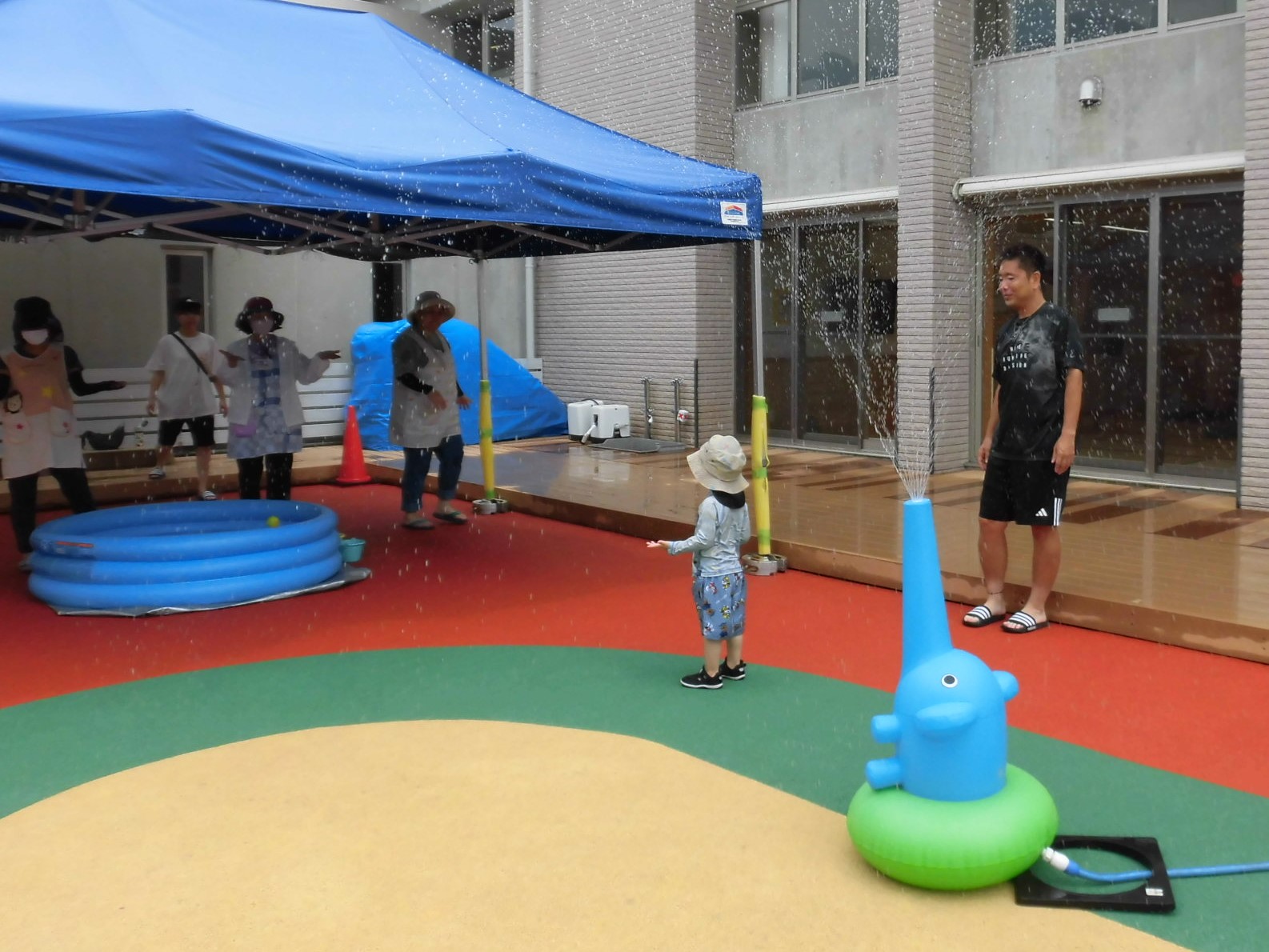 プール遊び
