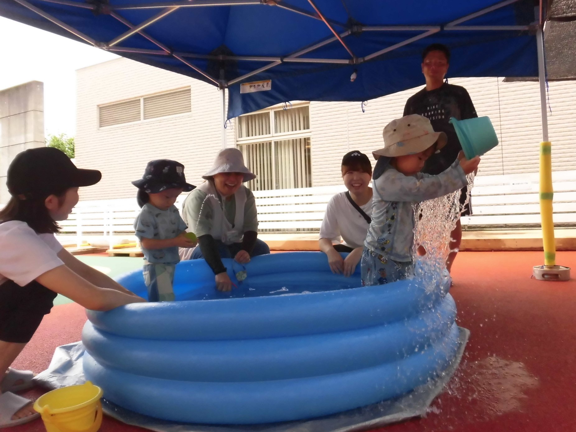 プールで水遊び（ぬくぬく）8月12日