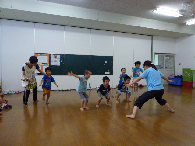 リトミックの様子（高根保育所）