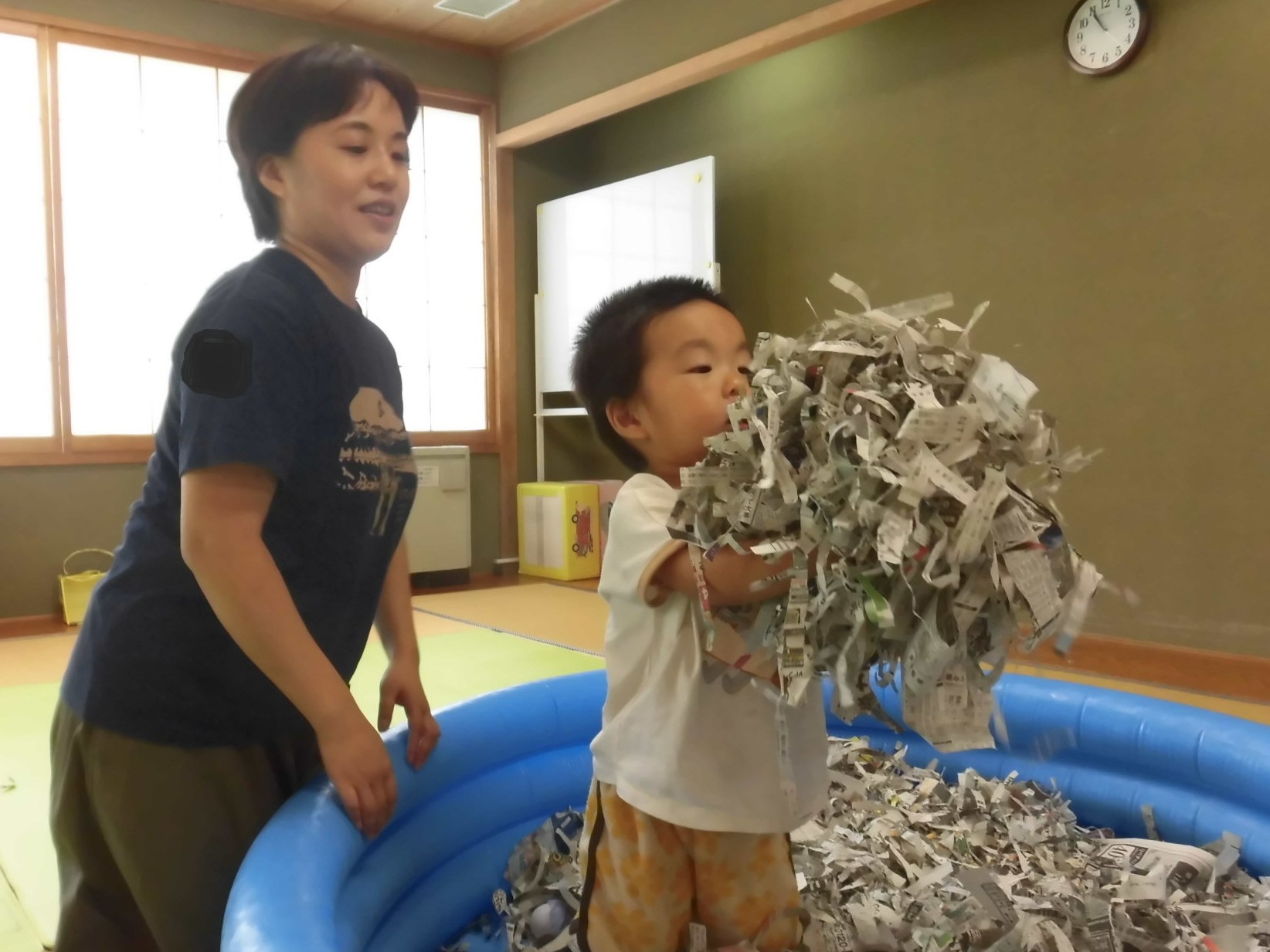 新聞紙あそび