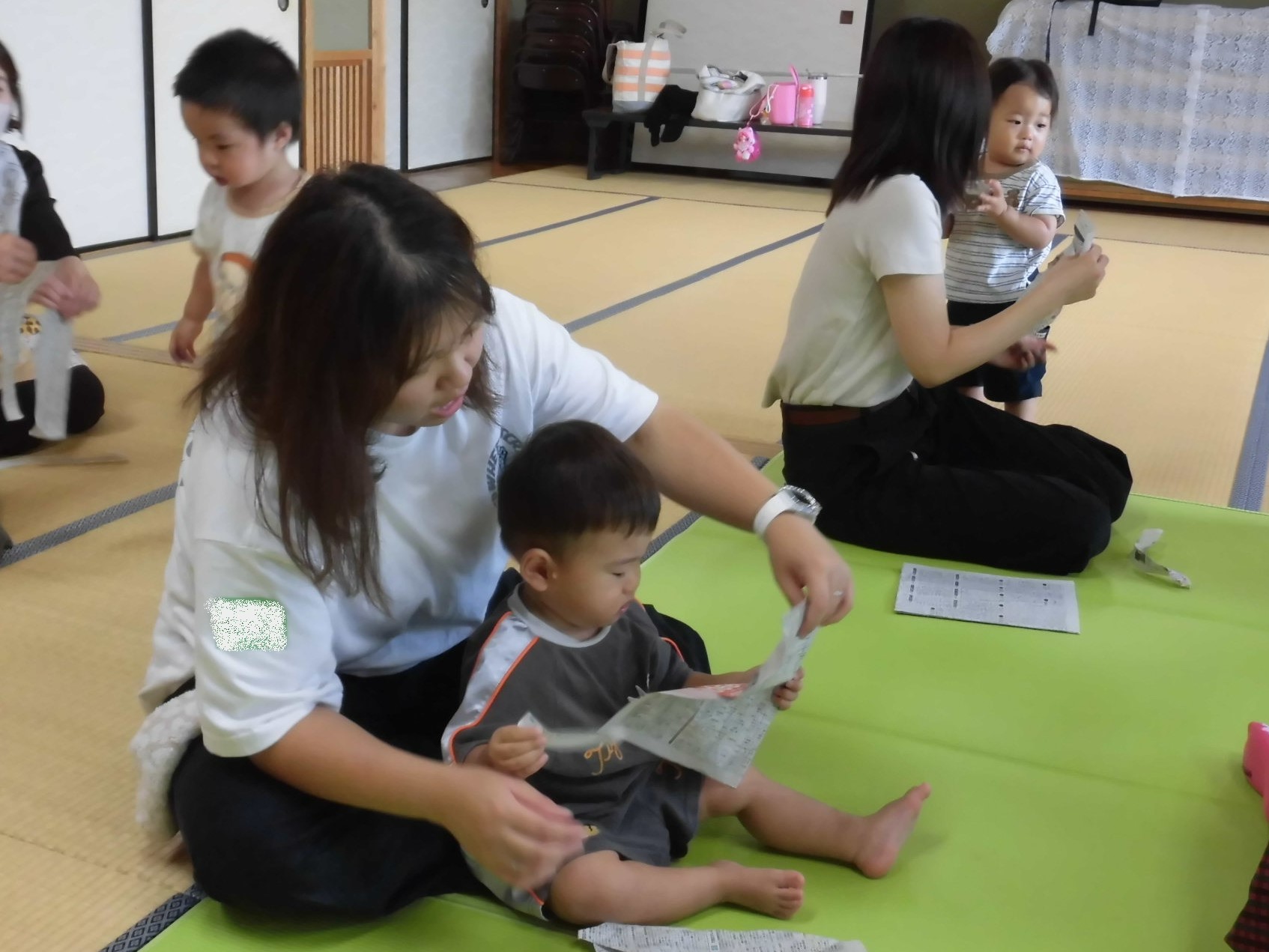 新聞紙あそび