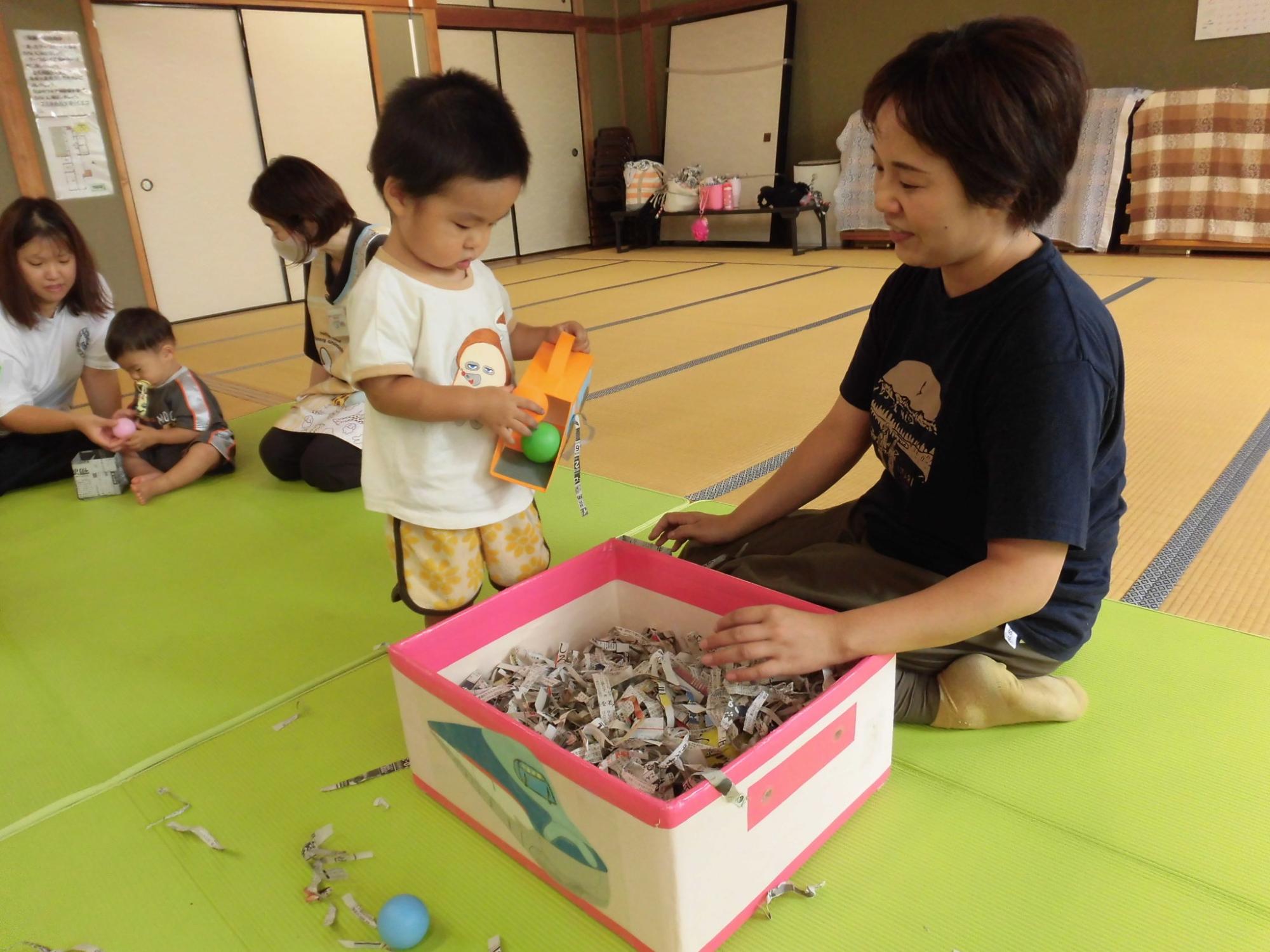 新聞紙あそび