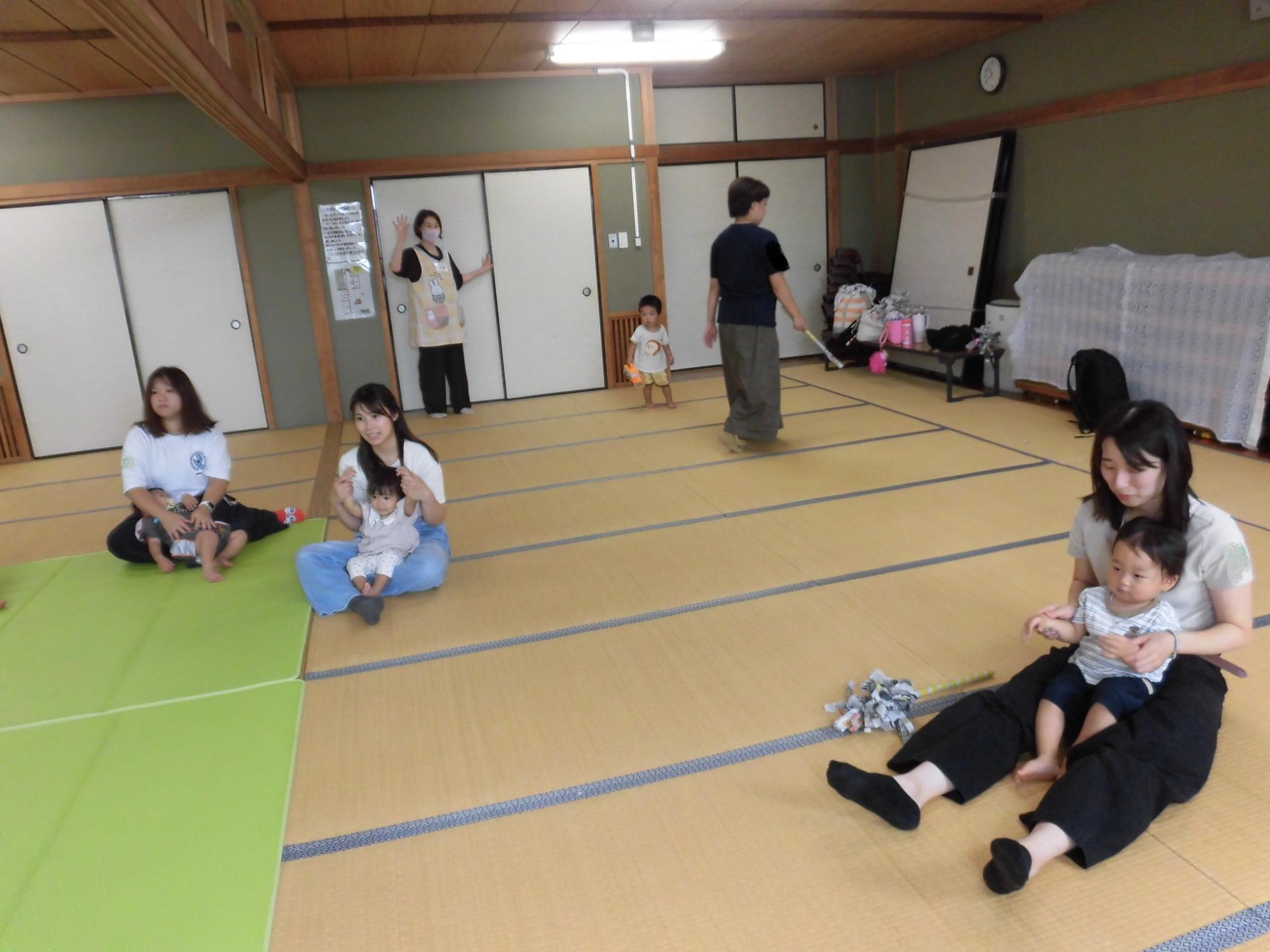 新聞紙あそび