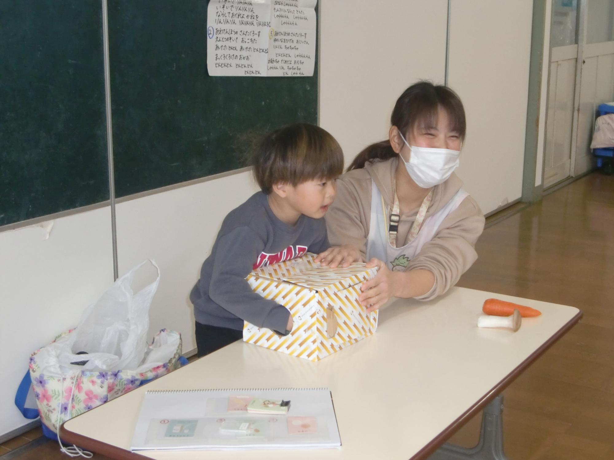 食材あてクイズをしているところ