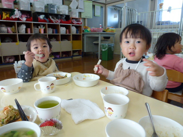 0歳食事の様子