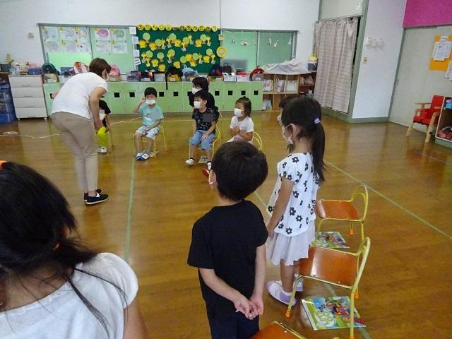 英語のテキストを開いています。